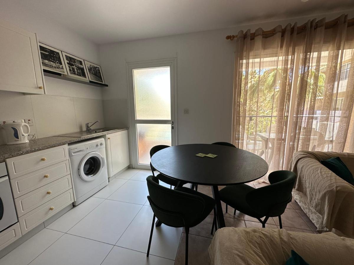 Kato Paphos Apartment Exteriör bild