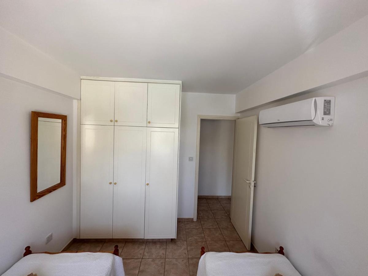 Kato Paphos Apartment Exteriör bild